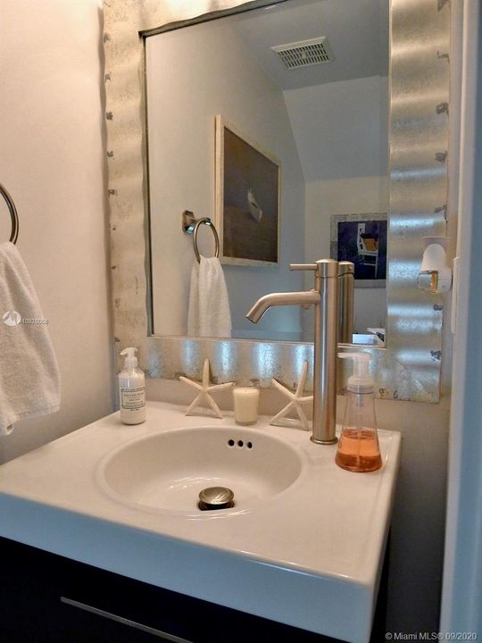 最近售出: $295,000 (2 贝兹, 1 浴室, 1152 平方英尺)