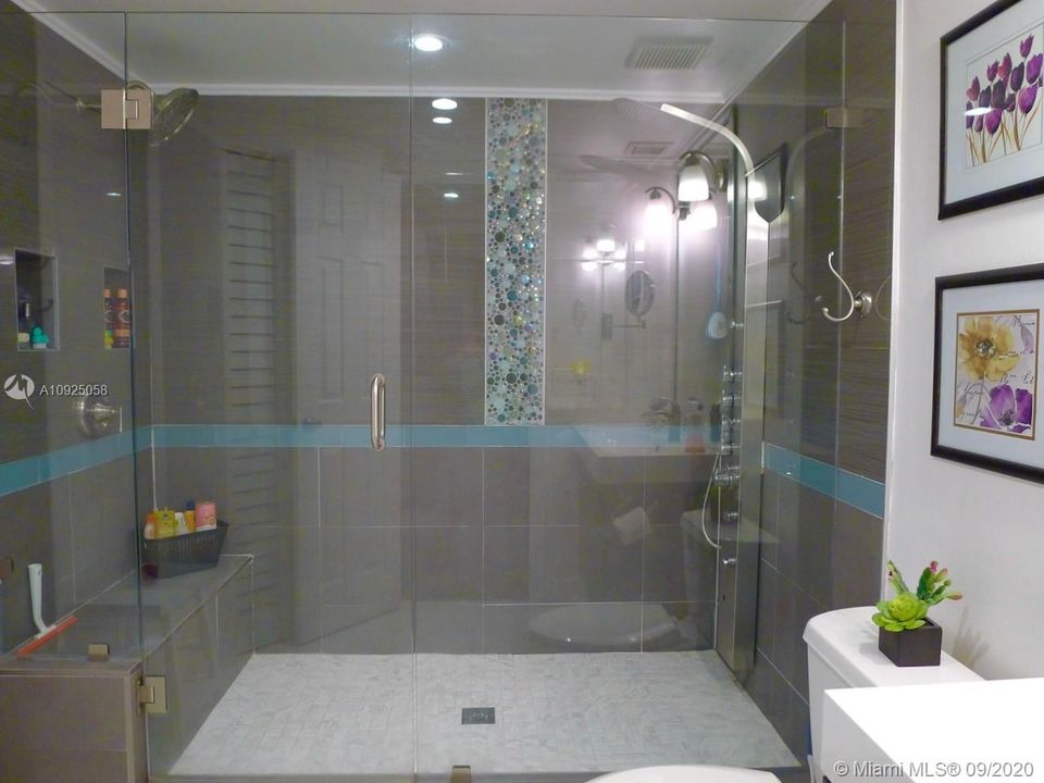 最近售出: $295,000 (2 贝兹, 1 浴室, 1152 平方英尺)