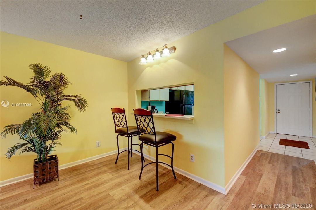 Vendido Recientemente: $210,000 (2 camas, 2 baños, 1178 Pies cuadrados)