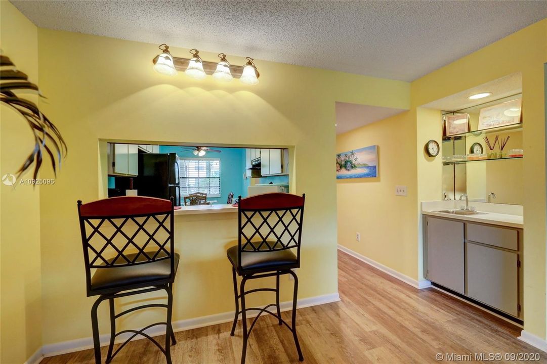 Vendido Recientemente: $210,000 (2 camas, 2 baños, 1178 Pies cuadrados)