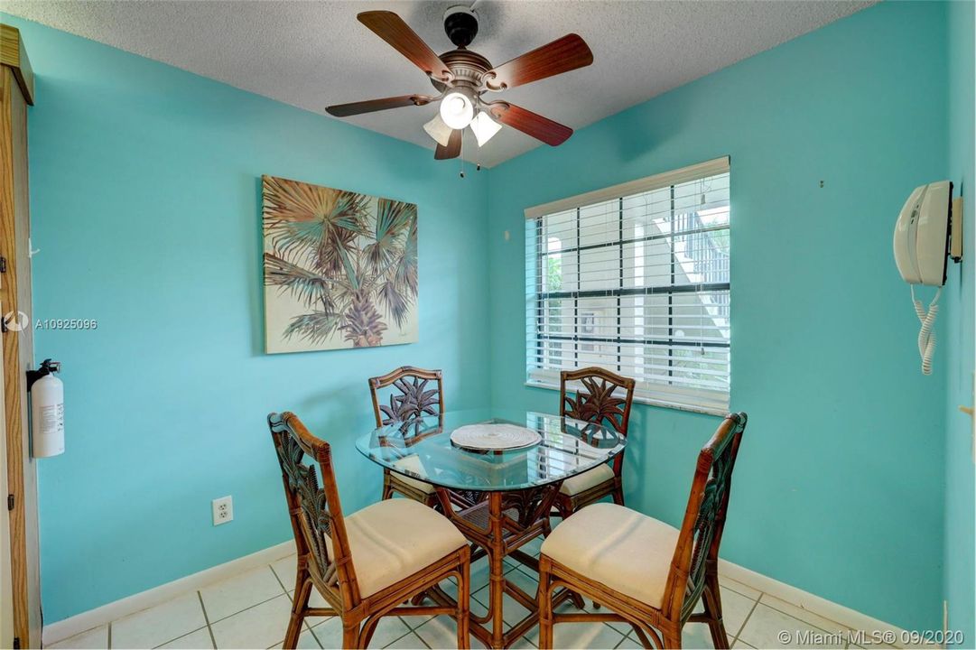 Vendido Recientemente: $210,000 (2 camas, 2 baños, 1178 Pies cuadrados)