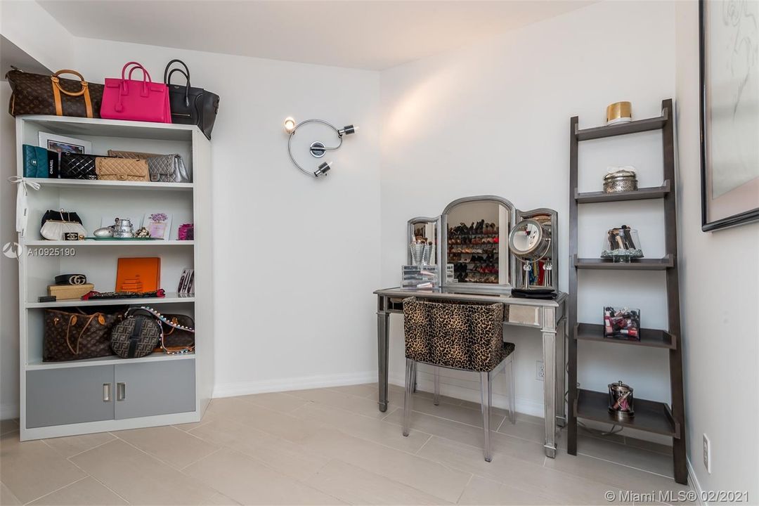 BONUS ROOM - COULD BE MADE INTO OFFICE/DEN/GYM/MOVIE ROOM/CLOSET