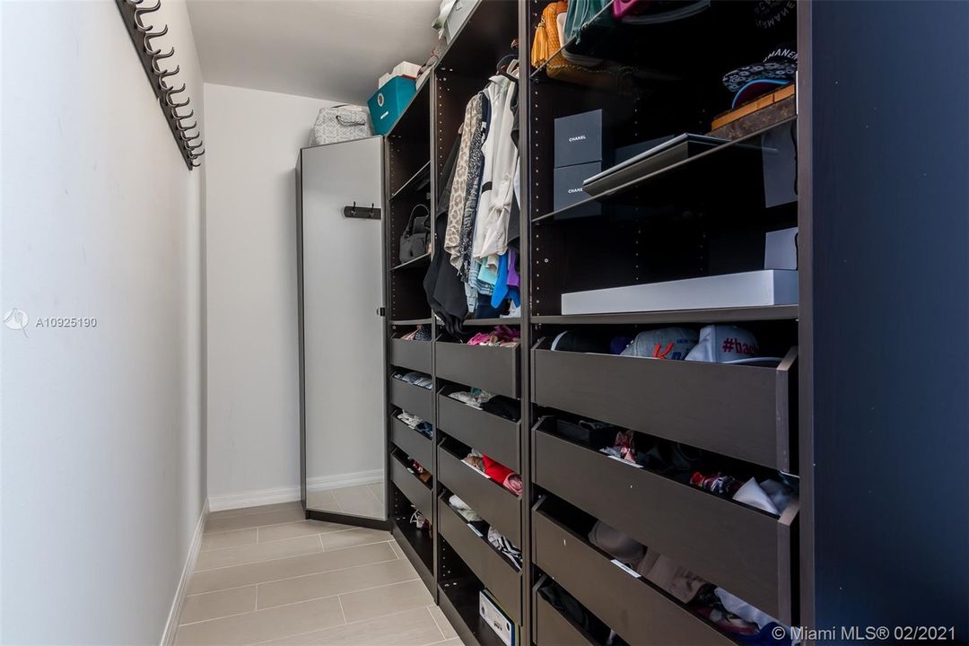 MASTER BED CLOSET