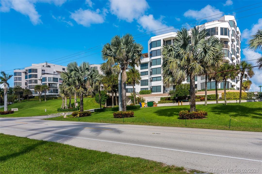 Recently Sold: $1,649,000 (2 beds, 2 baths, 2307 Square Feet)