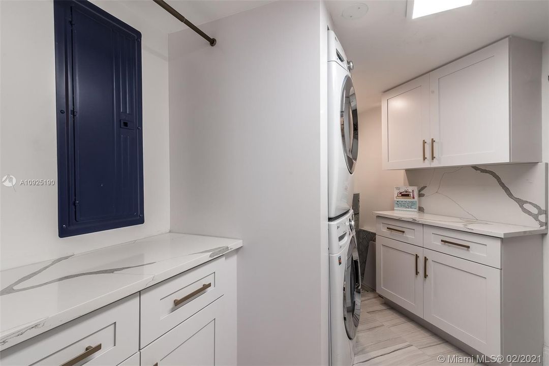 Recently Sold: $1,649,000 (2 beds, 2 baths, 2307 Square Feet)