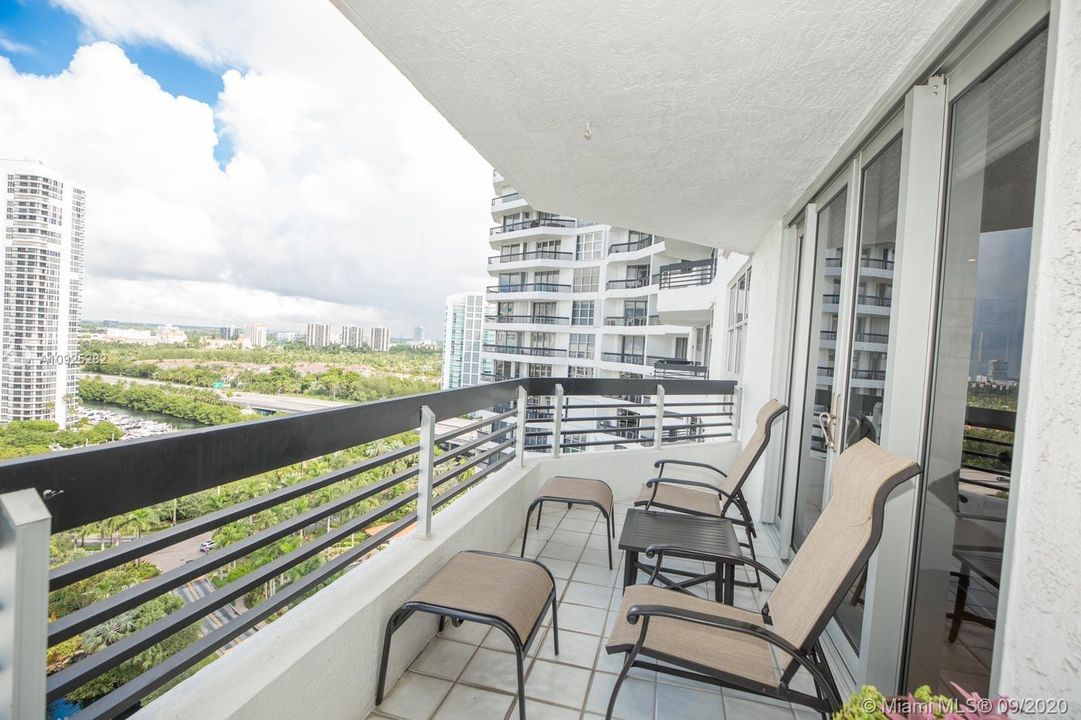 Недавно продано: $499,000 (2 спален, 2 ванн, 1353 Квадратных фут)