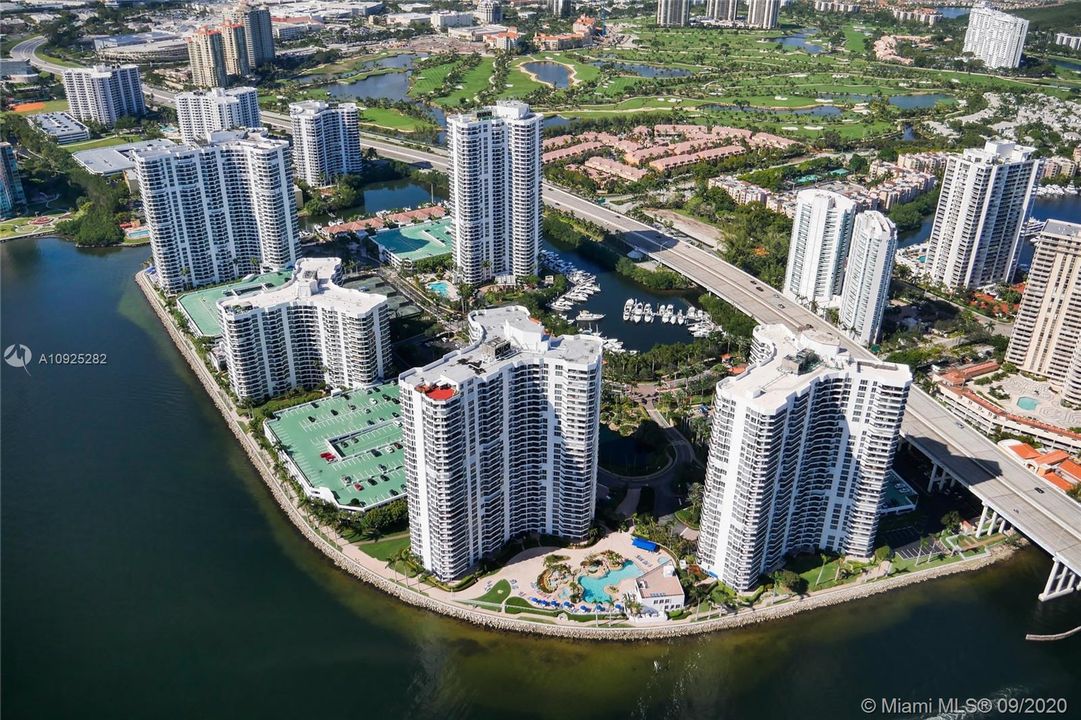 Недавно продано: $499,000 (2 спален, 2 ванн, 1353 Квадратных фут)