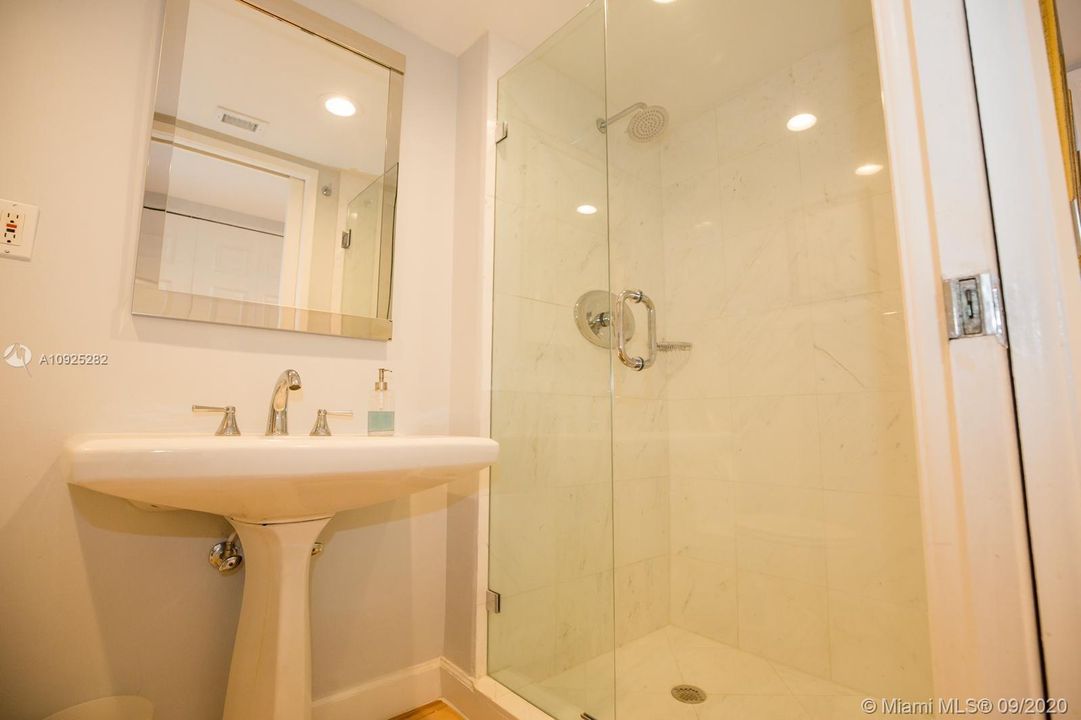 Недавно продано: $499,000 (2 спален, 2 ванн, 1353 Квадратных фут)