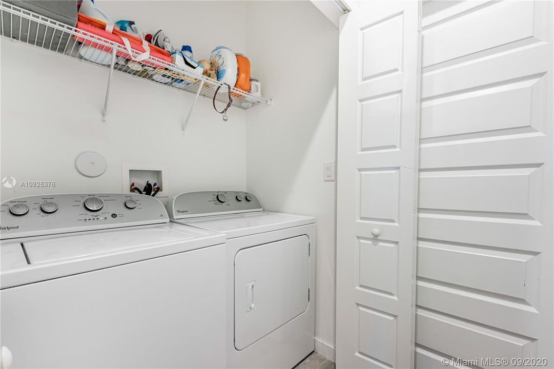 最近售出: $320,000 (3 贝兹, 2 浴室, 1564 平方英尺)