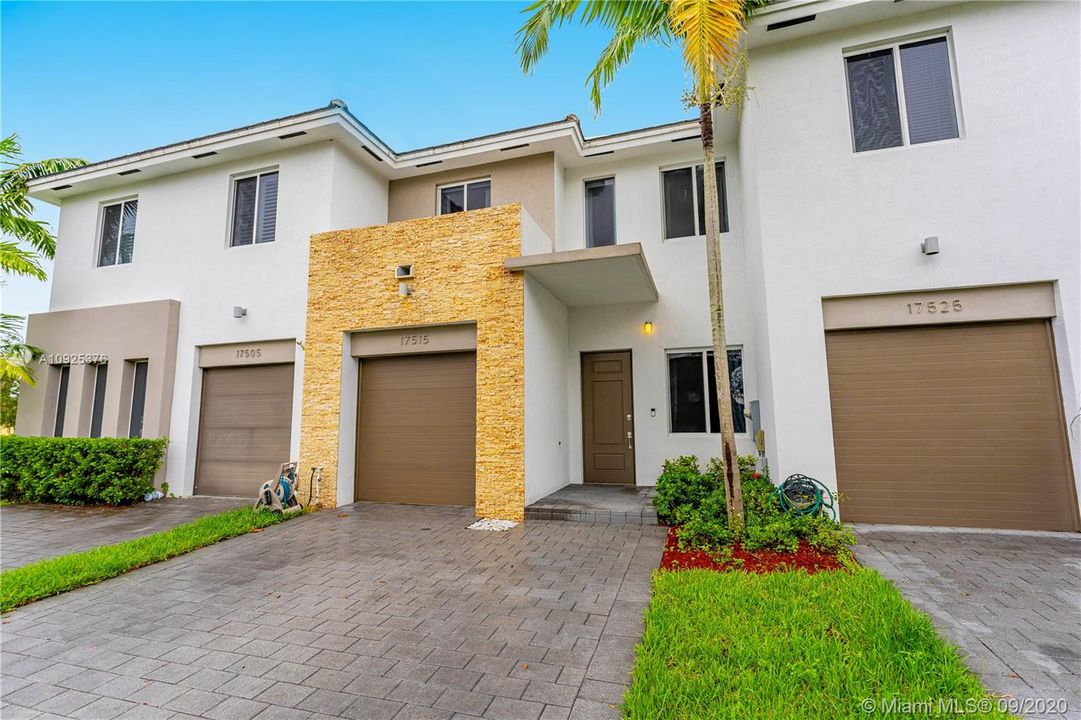 最近售出: $320,000 (3 贝兹, 2 浴室, 1564 平方英尺)