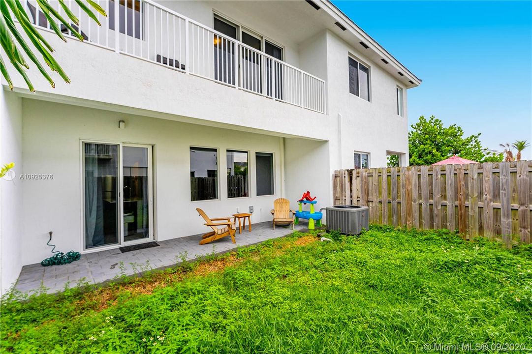 最近售出: $320,000 (3 贝兹, 2 浴室, 1564 平方英尺)