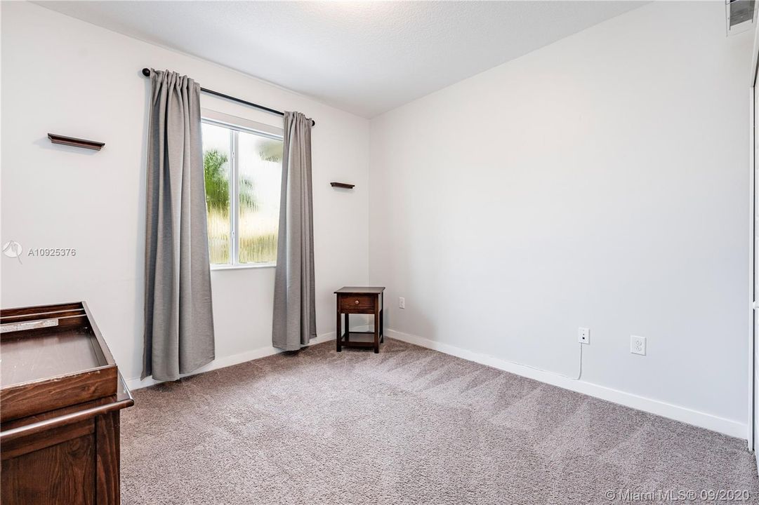 最近售出: $320,000 (3 贝兹, 2 浴室, 1564 平方英尺)