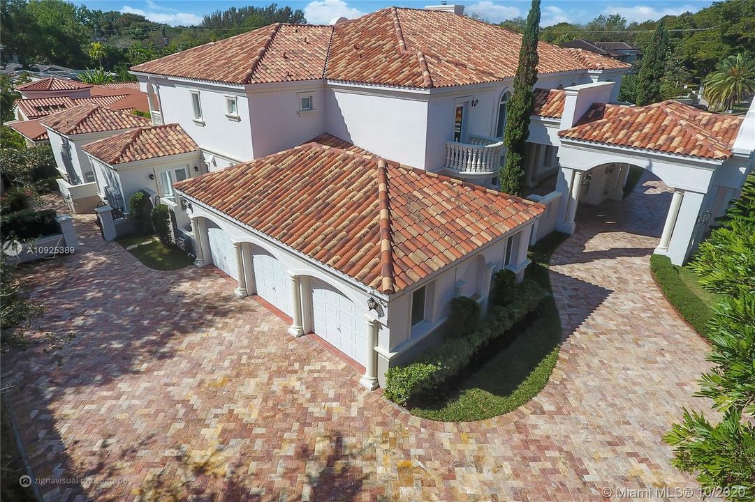 Recently Sold: $4,245,000 (7 beds, 7 baths, 6380 Square Feet)