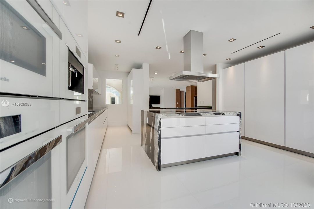 Recently Sold: $4,245,000 (7 beds, 7 baths, 6380 Square Feet)