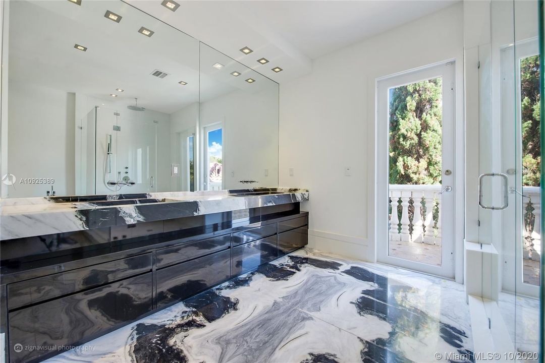 Recently Sold: $4,245,000 (7 beds, 7 baths, 6380 Square Feet)