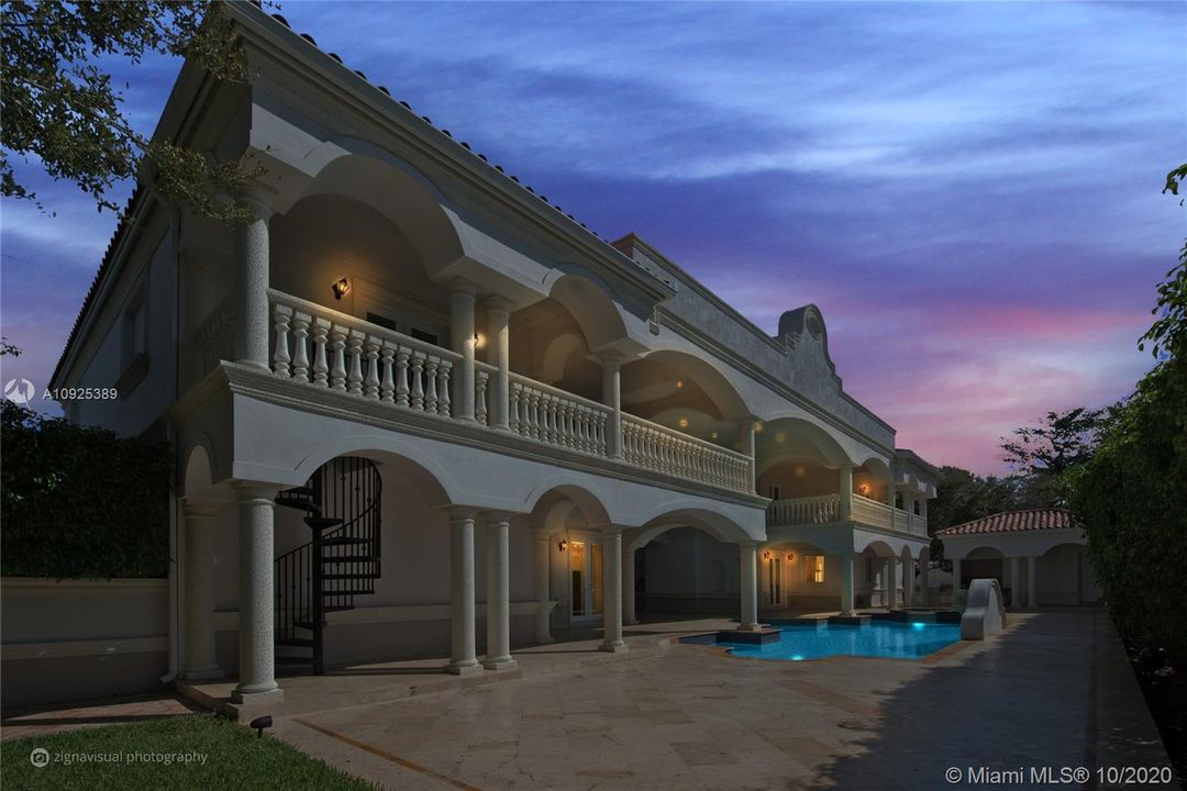 Recently Sold: $4,245,000 (7 beds, 7 baths, 6380 Square Feet)