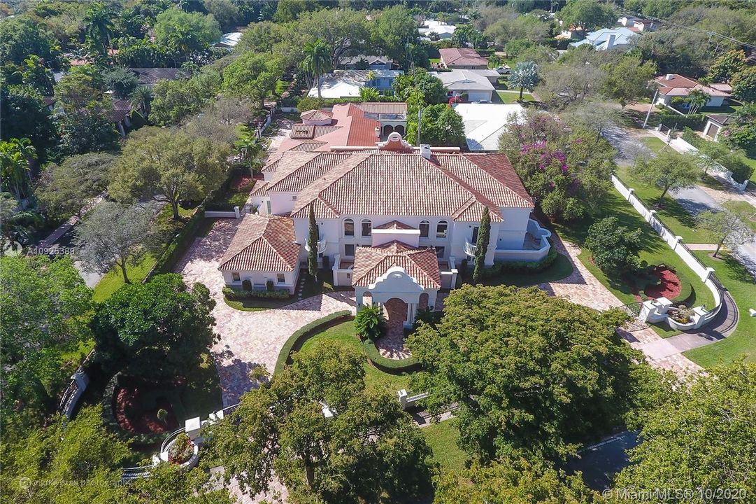Recently Sold: $4,245,000 (7 beds, 7 baths, 6380 Square Feet)