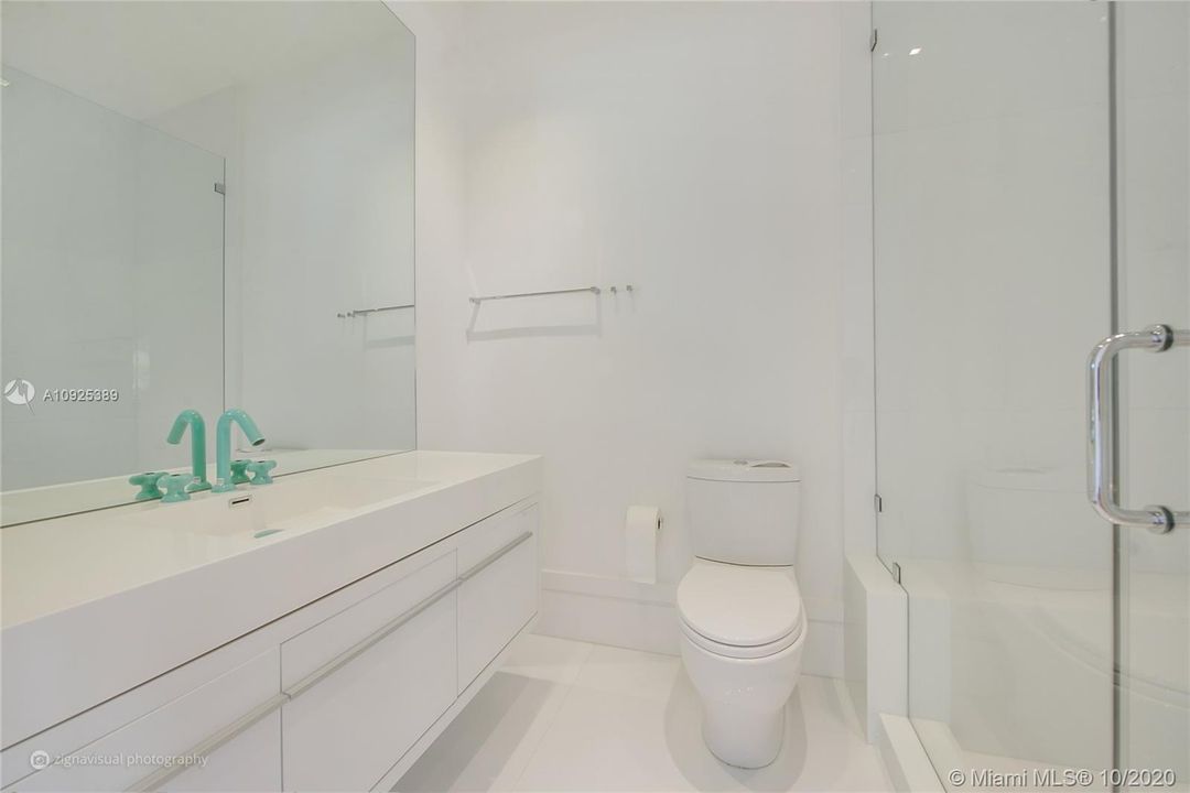 Recently Sold: $4,245,000 (7 beds, 7 baths, 6380 Square Feet)