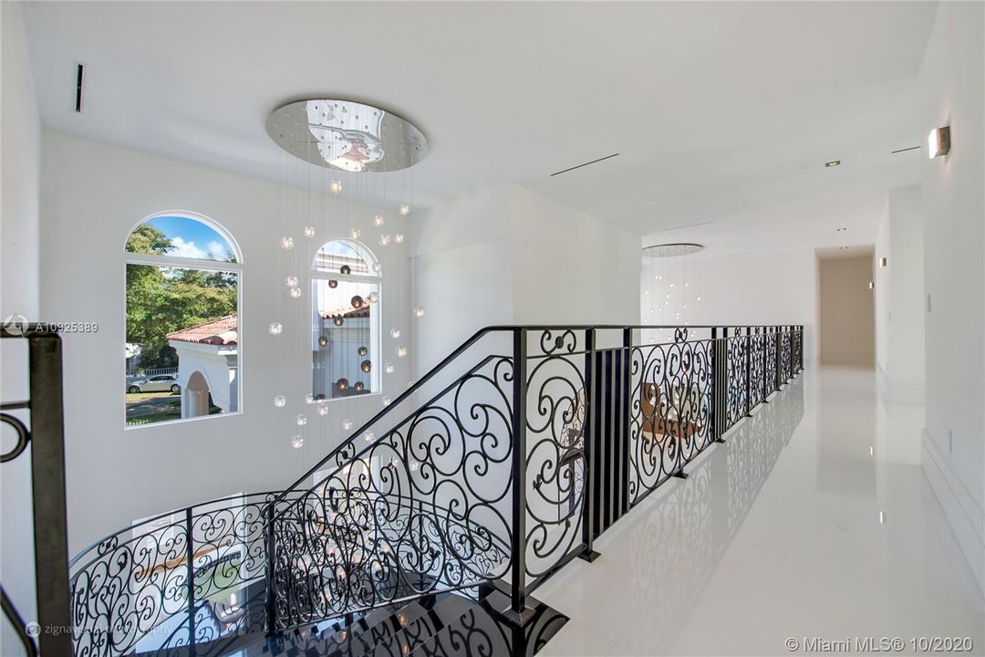 Recently Sold: $4,245,000 (7 beds, 7 baths, 6380 Square Feet)