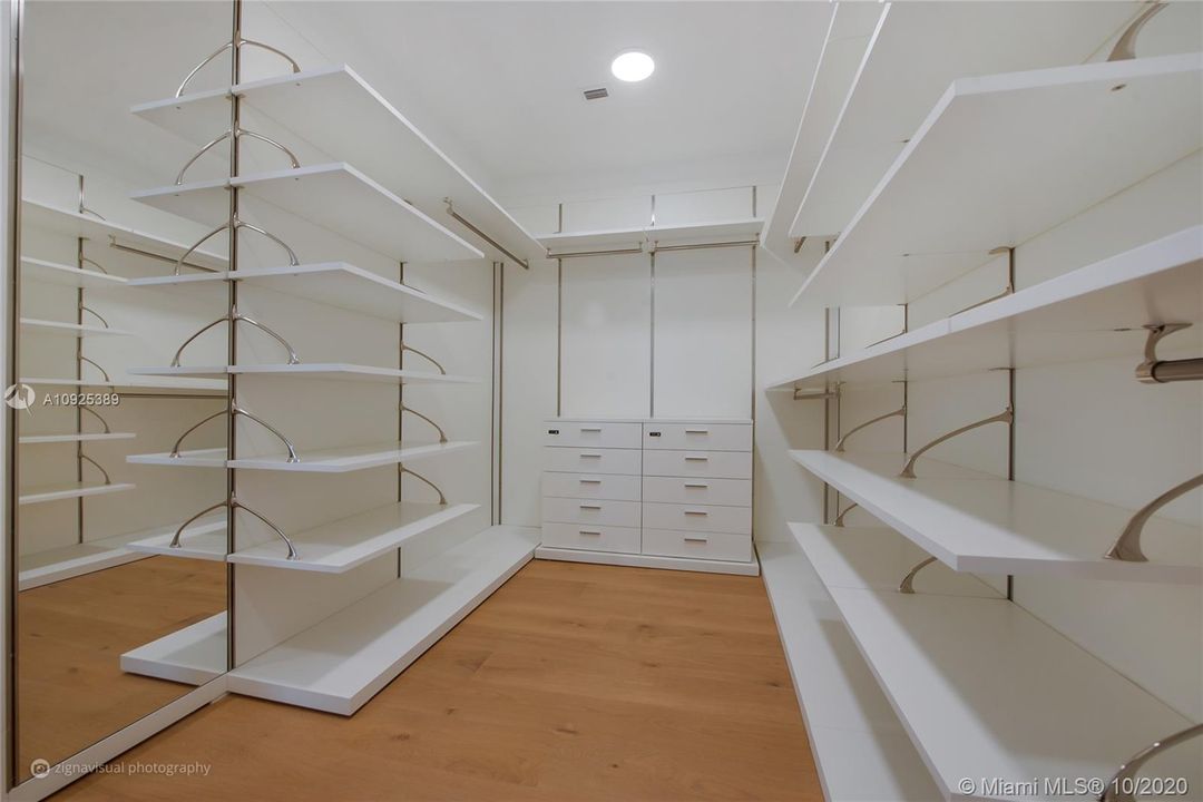 Recently Sold: $4,245,000 (7 beds, 7 baths, 6380 Square Feet)