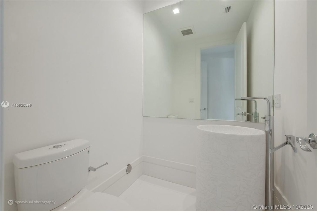 Recently Sold: $4,245,000 (7 beds, 7 baths, 6380 Square Feet)