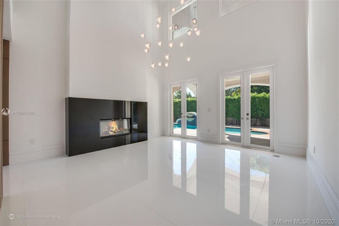 Recently Sold: $4,245,000 (7 beds, 7 baths, 6380 Square Feet)