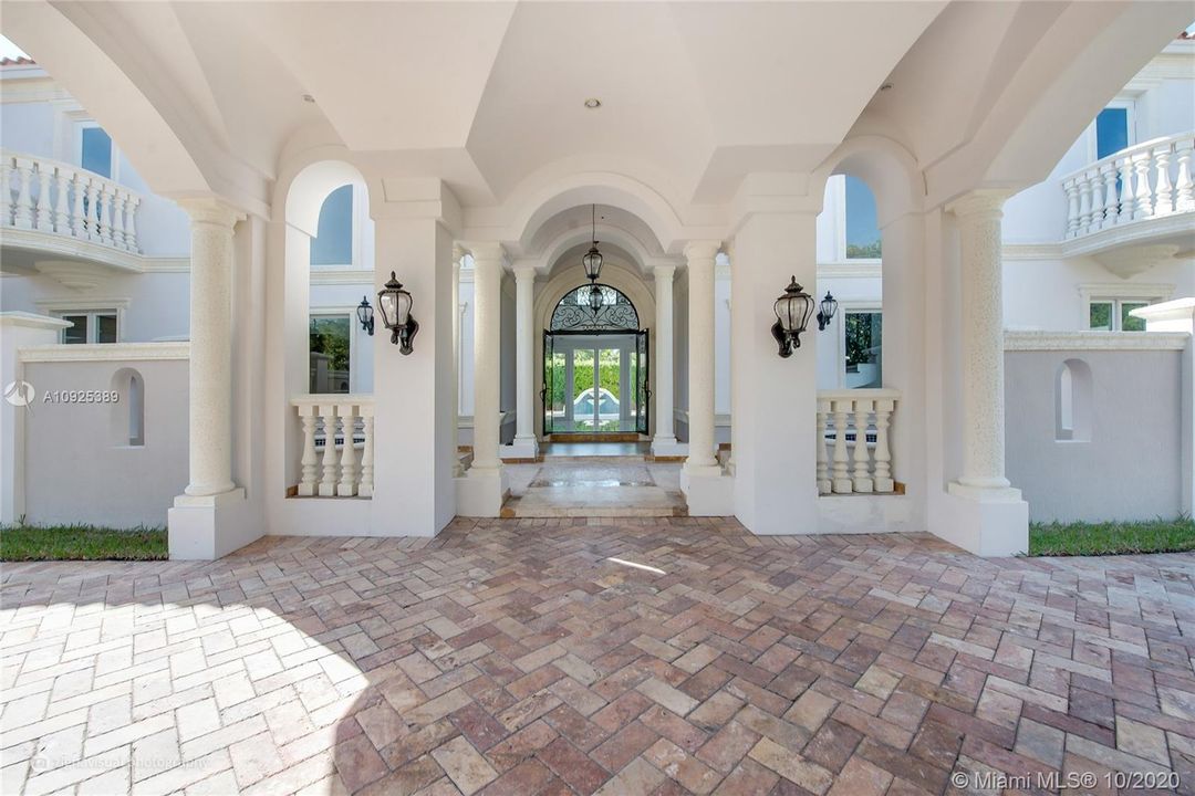 Recently Sold: $4,245,000 (7 beds, 7 baths, 6380 Square Feet)