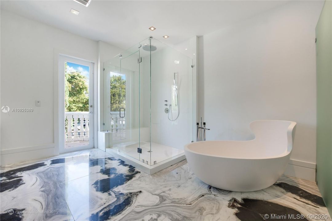 Recently Sold: $4,245,000 (7 beds, 7 baths, 6380 Square Feet)