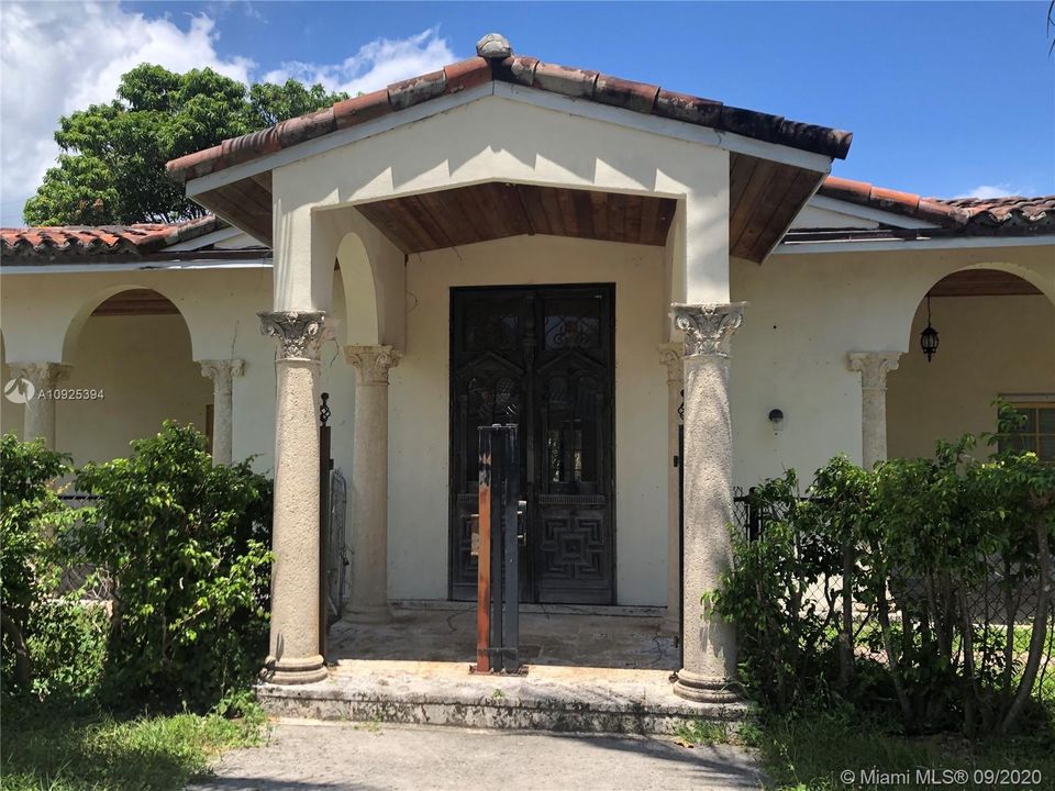 Recently Sold: $735,000 (3 beds, 4 baths, 4192 Square Feet)