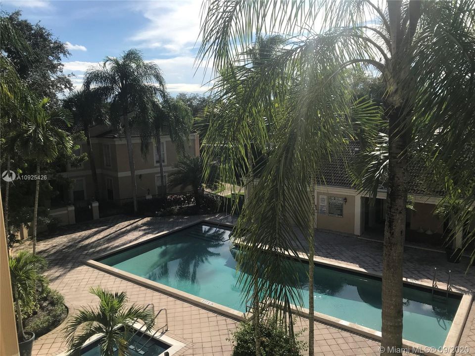Vendido Recientemente: $163,000 (2 camas, 2 baños, 1000 Pies cuadrados)