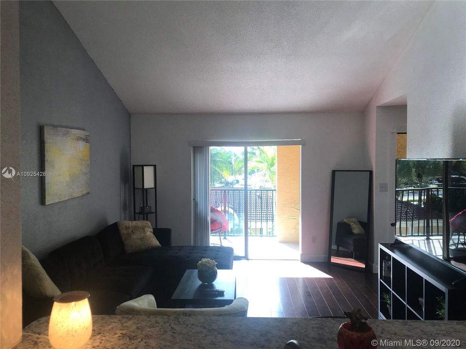 Vendido Recientemente: $163,000 (2 camas, 2 baños, 1000 Pies cuadrados)