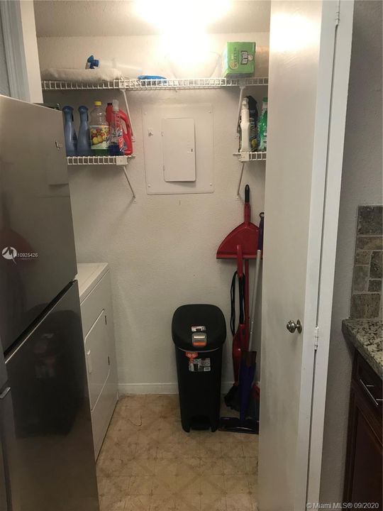 Vendido Recientemente: $163,000 (2 camas, 2 baños, 1000 Pies cuadrados)