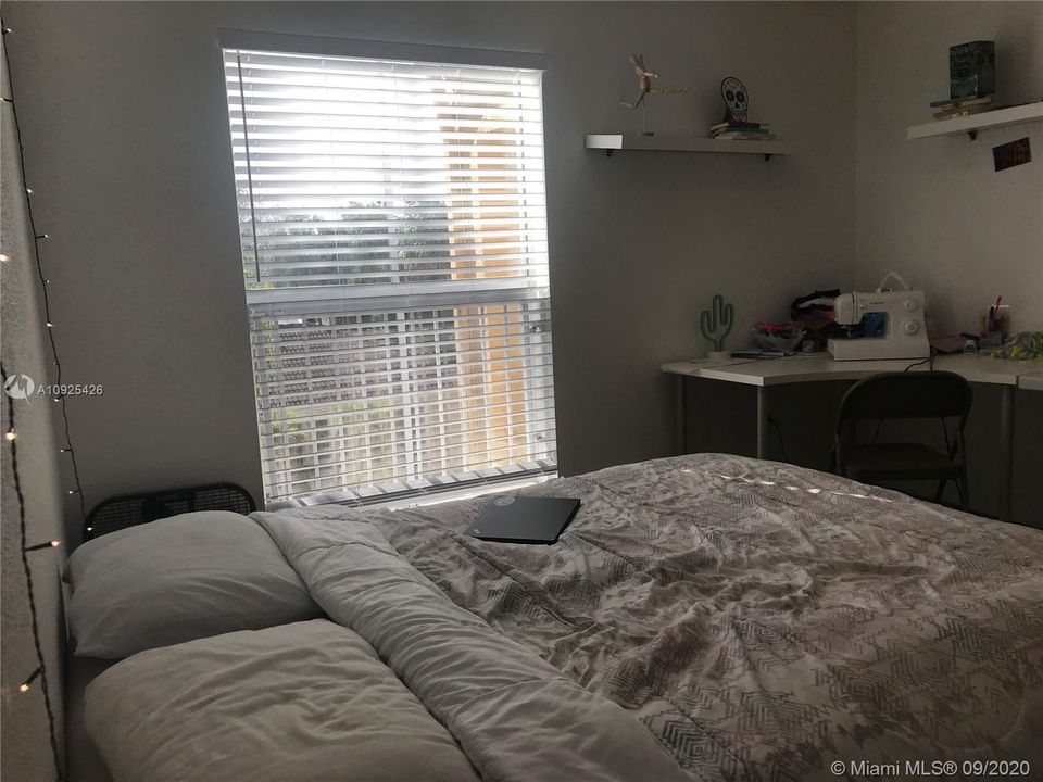 Vendido Recientemente: $163,000 (2 camas, 2 baños, 1000 Pies cuadrados)