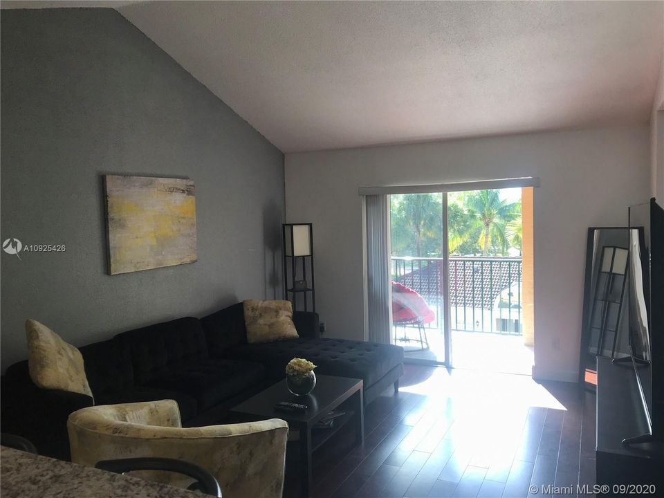 Vendido Recientemente: $163,000 (2 camas, 2 baños, 1000 Pies cuadrados)