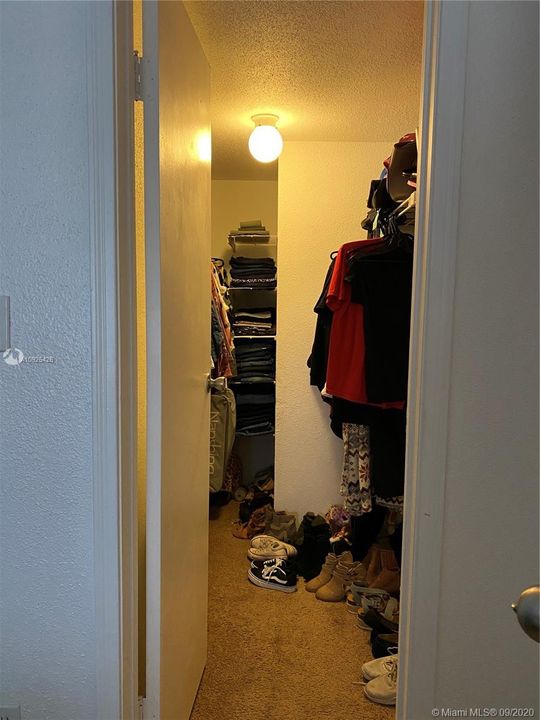 Vendido Recientemente: $163,000 (2 camas, 2 baños, 1000 Pies cuadrados)