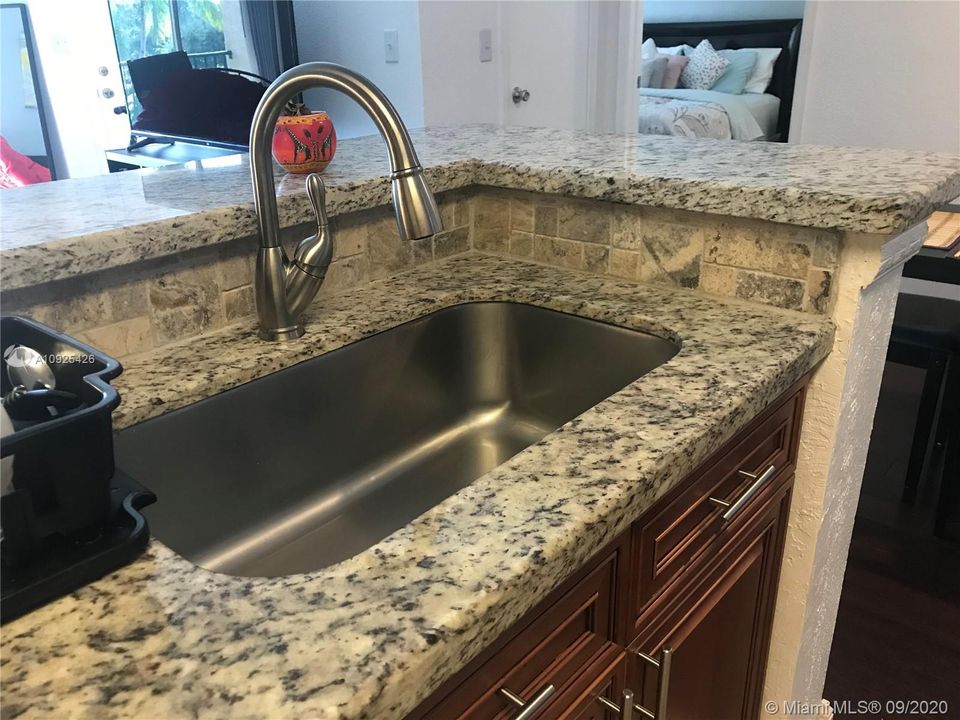 Vendido Recientemente: $163,000 (2 camas, 2 baños, 1000 Pies cuadrados)