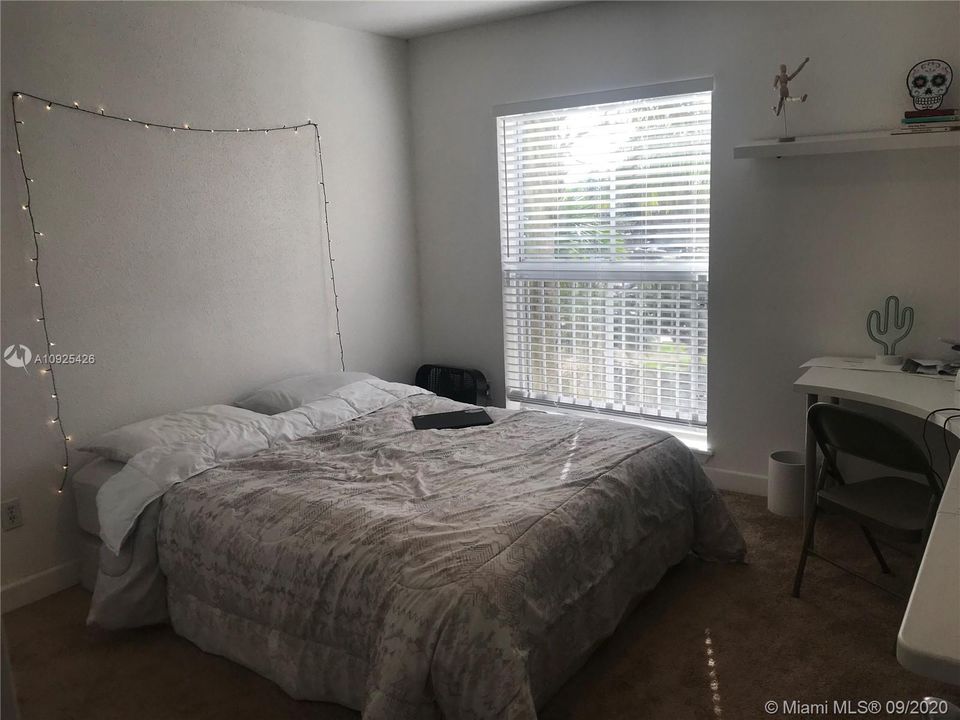 Vendido Recientemente: $163,000 (2 camas, 2 baños, 1000 Pies cuadrados)