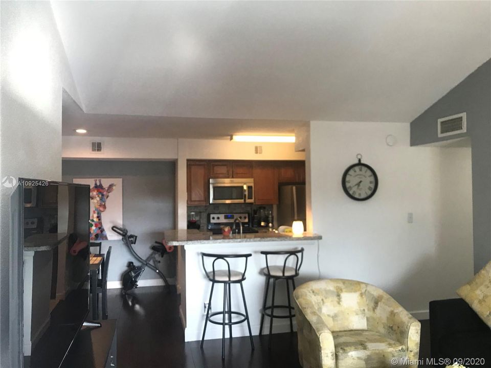 Vendido Recientemente: $163,000 (2 camas, 2 baños, 1000 Pies cuadrados)