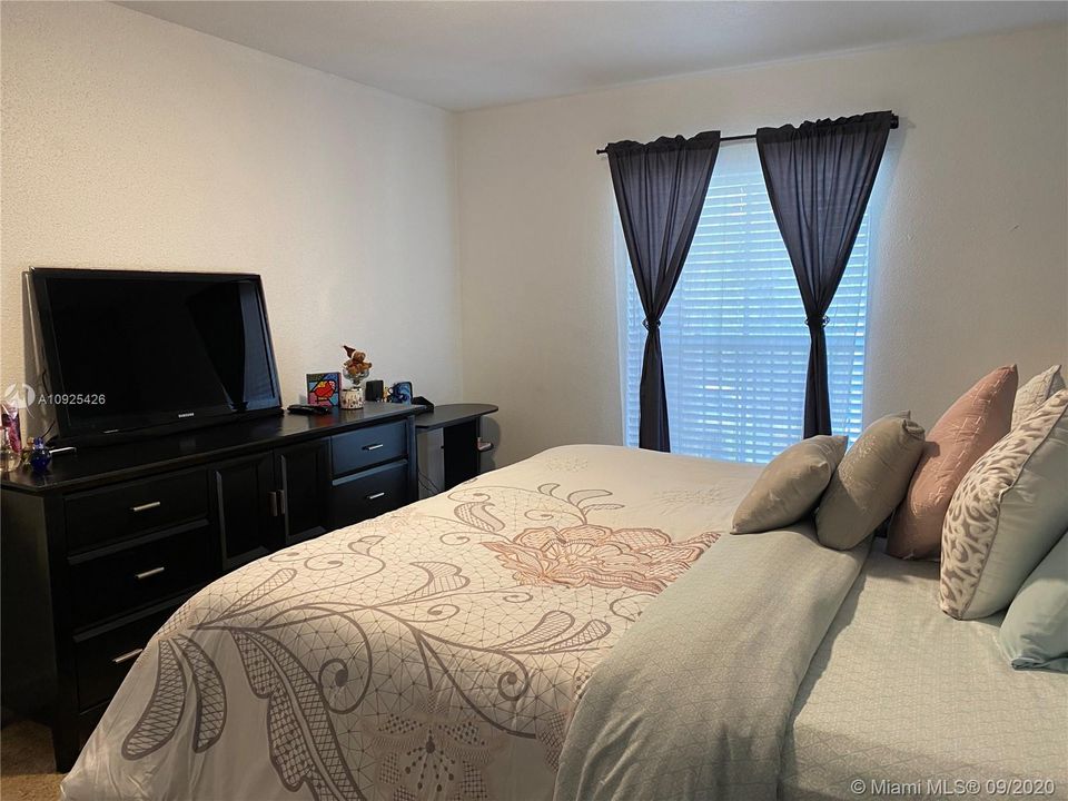 Vendido Recientemente: $163,000 (2 camas, 2 baños, 1000 Pies cuadrados)