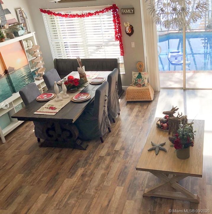 最近售出: $459,000 (3 贝兹, 2 浴室, 2090 平方英尺)