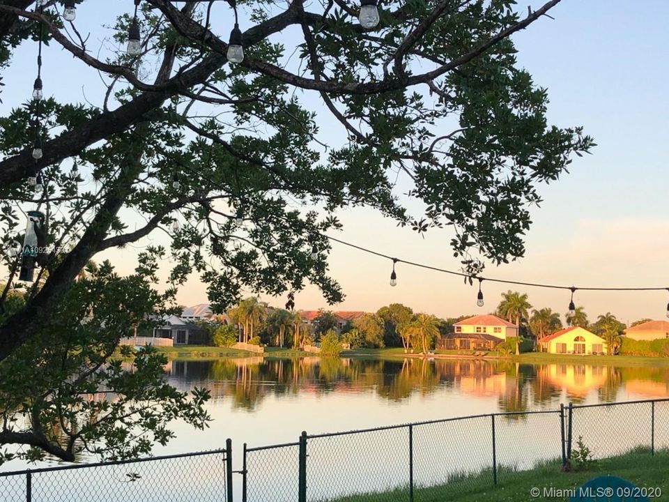 最近售出: $459,000 (3 贝兹, 2 浴室, 2090 平方英尺)