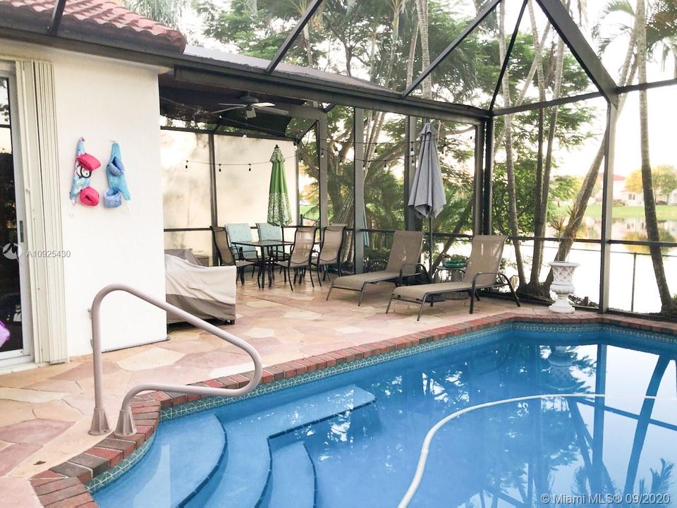 最近售出: $459,000 (3 贝兹, 2 浴室, 2090 平方英尺)