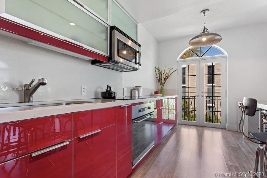 Recently Sold: $695,000 (2 beds, 2 baths, 1140 Square Feet)