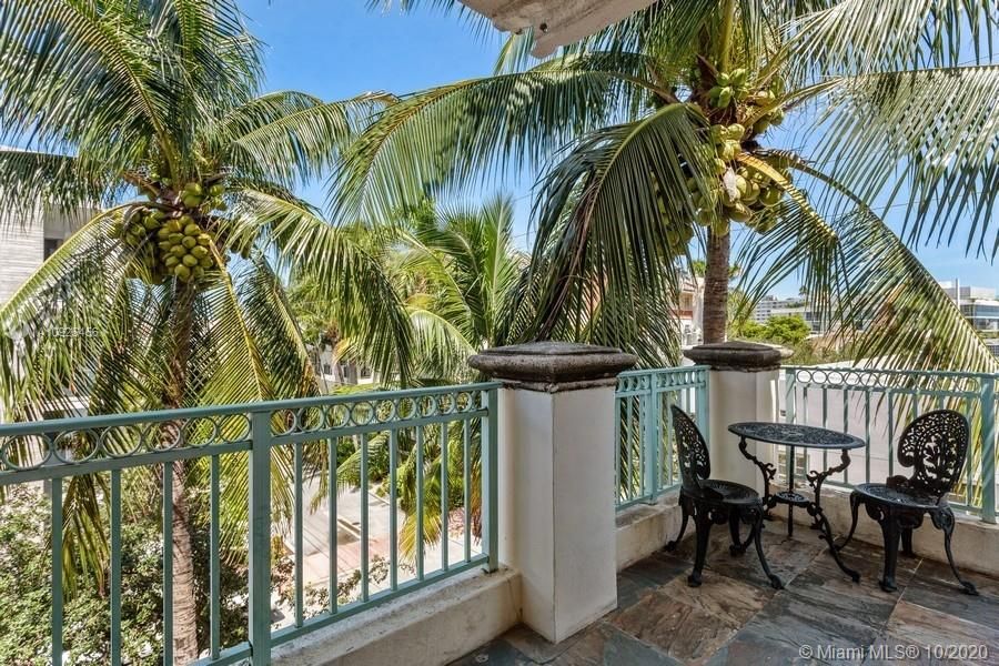 Recently Sold: $695,000 (2 beds, 2 baths, 1140 Square Feet)