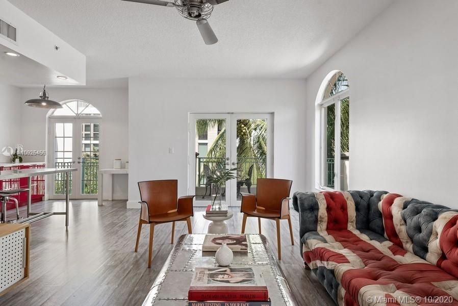 Recently Sold: $695,000 (2 beds, 2 baths, 1140 Square Feet)