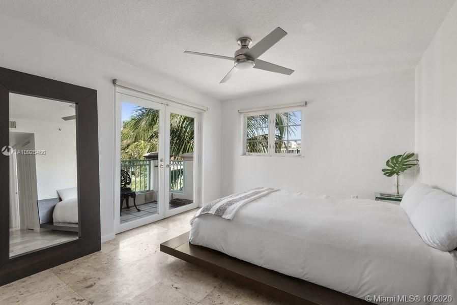Recently Sold: $695,000 (2 beds, 2 baths, 1140 Square Feet)