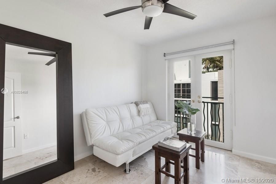 Recently Sold: $695,000 (2 beds, 2 baths, 1140 Square Feet)