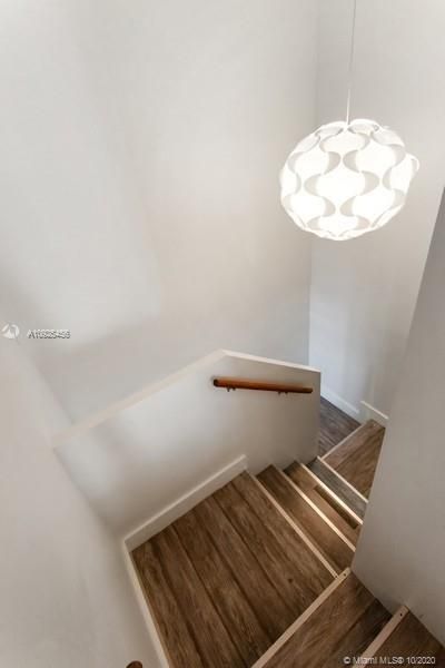 Recently Sold: $695,000 (2 beds, 2 baths, 1140 Square Feet)
