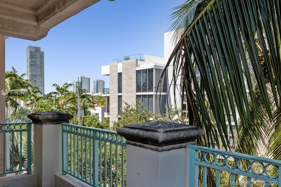 Recently Sold: $695,000 (2 beds, 2 baths, 1140 Square Feet)