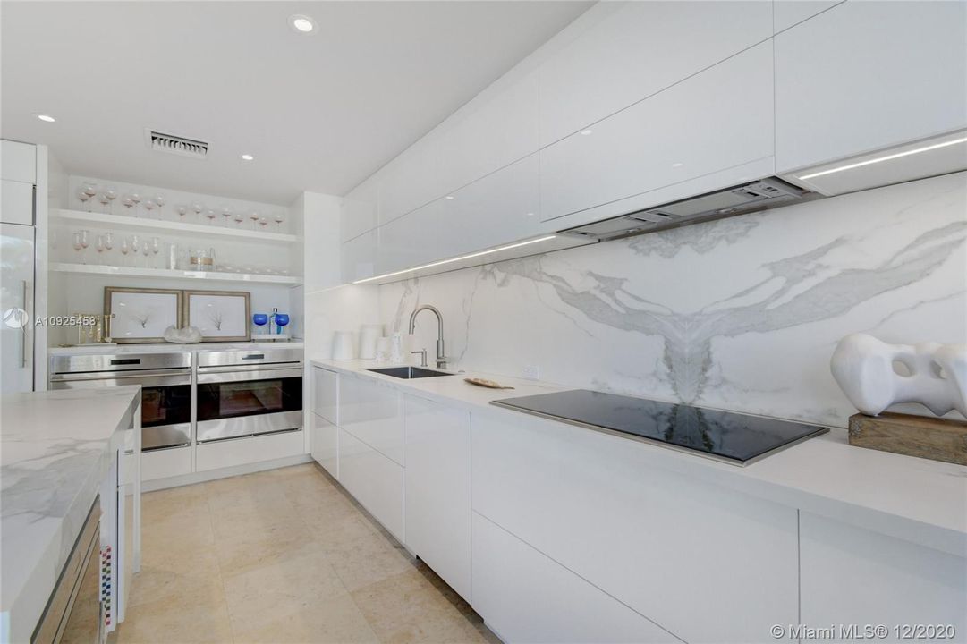 Recently Sold: $2,099,000 (2 beds, 2 baths, 2244 Square Feet)